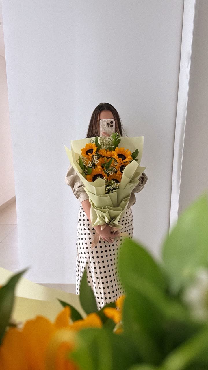 Sunflower bouquet in a mirror